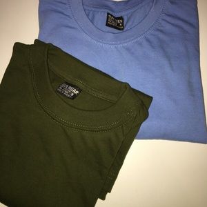 2 T-Shirts